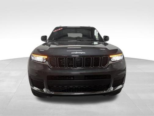 Metallic 2026 Jeep Grand Cherokee L Laredo