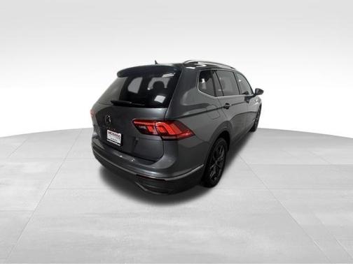 Platinum Gray Metallic 2023 Volkswagen Tiguan 2.0T SE