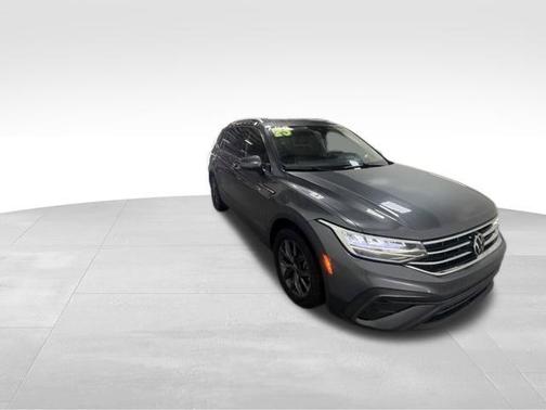 Platinum Gray Metallic 2023 Volkswagen Tiguan 2.0T SE