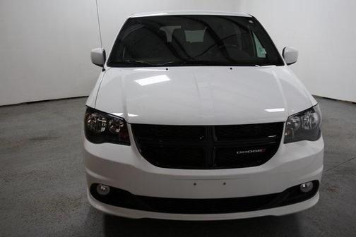 Photo 3 of 24 of 2019 Dodge Grand Caravan SE