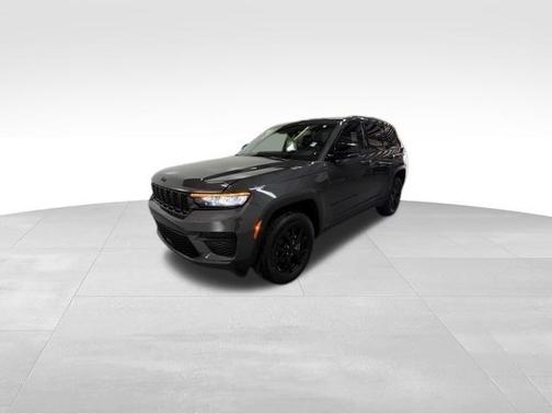 Metallic 2024 Jeep Grand Cherokee Laredo