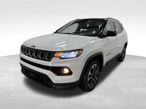 Bright White Clearcoat 2024 Jeep Compass Limited