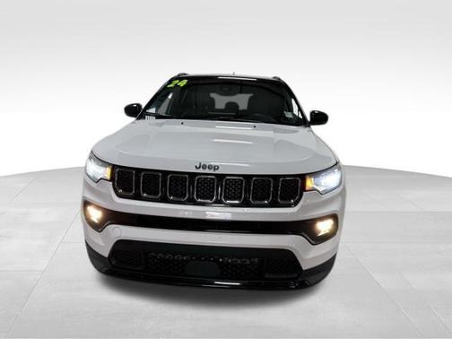 Bright White Clearcoat 2024 Jeep Compass Limited