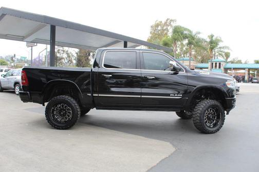 Diamond Black Crystal Pearlcoat 2019 RAM 1500 Limited