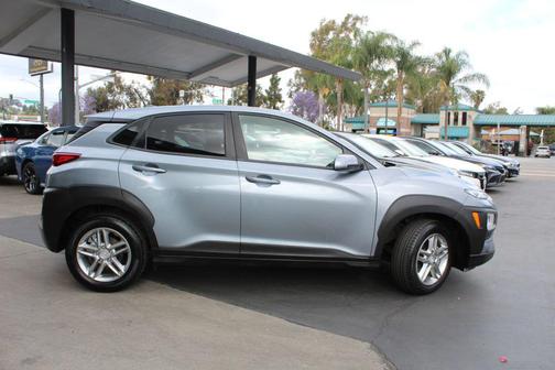 Sonic Silver 2021 Hyundai KONA SE