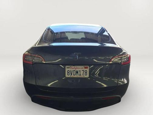2021 Tesla Model Y Standard Range Rear-Wheel Drive