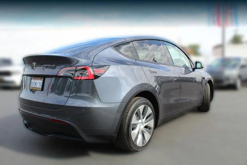 2021 Tesla Model Y Standard Range Rear-Wheel Drive