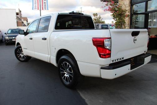 Glacier White 2023 Nissan Titan SV