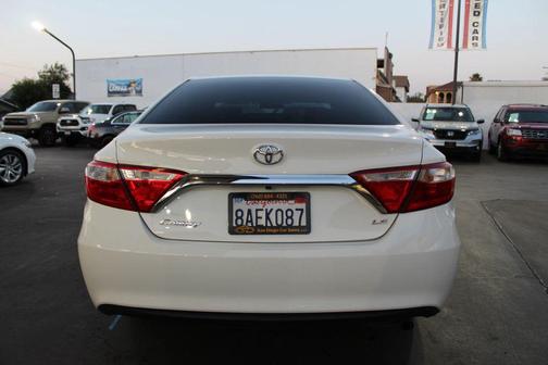 Super White 2017 Toyota Camry LE