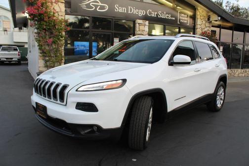 Bright White Clearcoat 2018 Jeep Cherokee Latitude Plus