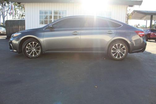 Midnight Black Metallic 2017 Toyota Avalon XLE Premium