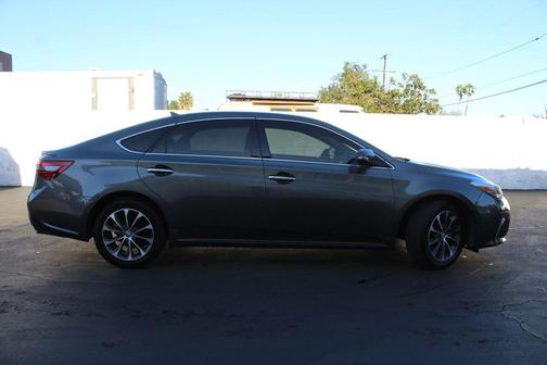 Midnight Black Metallic 2017 Toyota Avalon XLE Premium