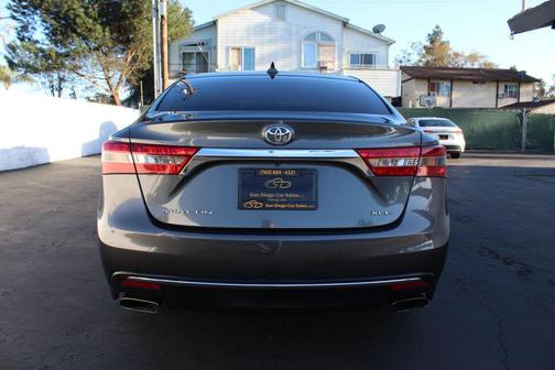 Midnight Black Metallic 2017 Toyota Avalon XLE Premium