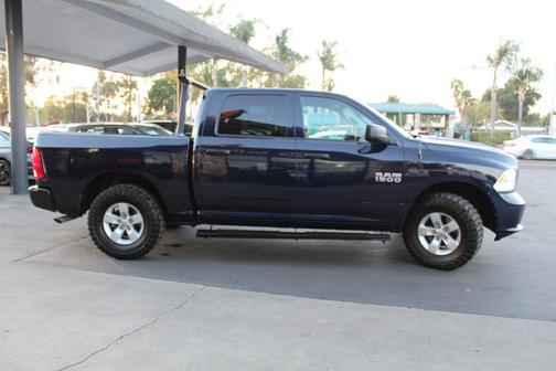 Brilliant Black Crystal Pearlcoat 2018 RAM 1500 Express