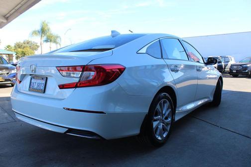 Platinum White Pearl 2018 Honda Accord LX