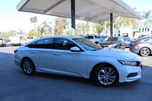 Platinum White Pearl 2018 Honda Accord LX