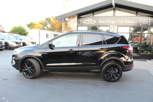 Black 2018 Ford Escape SE