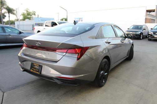 Fluid Metal 2021 Hyundai ELANTRA SEL