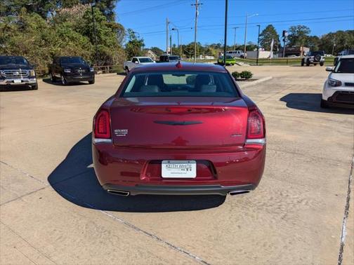 2022 Chrysler 300 Touring