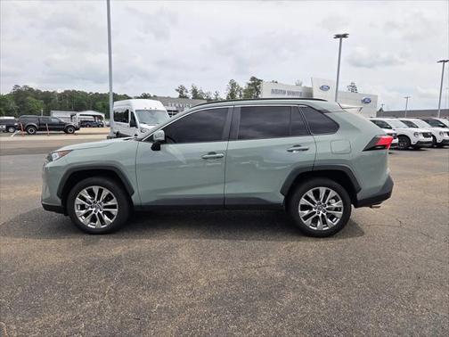 2020 Toyota RAV4 XLE Premium