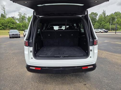 2023 Jeep Wagoneer L Series III 4x2