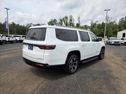 2023 Jeep Wagoneer L Series III 4x2