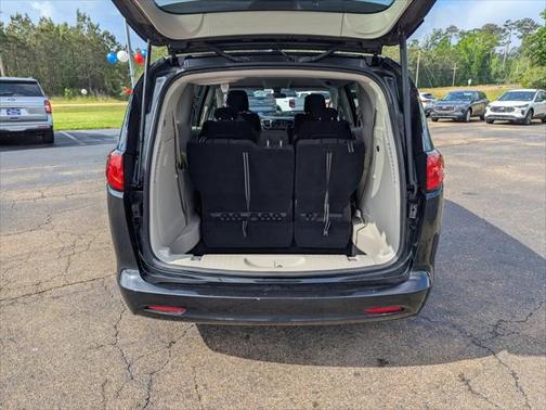 2022 Chrysler Voyager LX