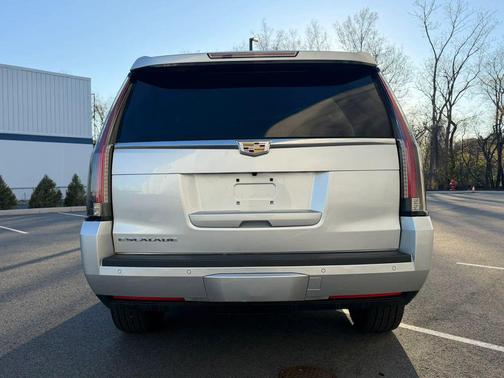 Radiant Silver Metallic 2016 Cadillac Escalade Luxury