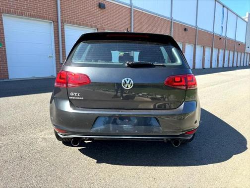 2015 Volkswagen Golf GTI 2.0T S 4-Door