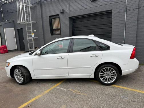 Ice White 2010 Volvo S40 2.4i