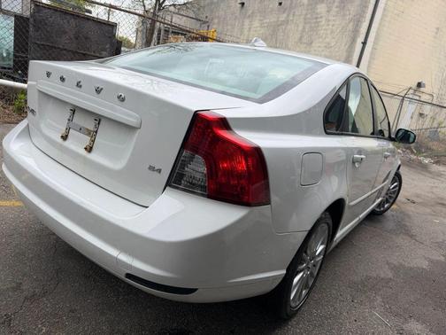 Ice White 2010 Volvo S40 2.4i