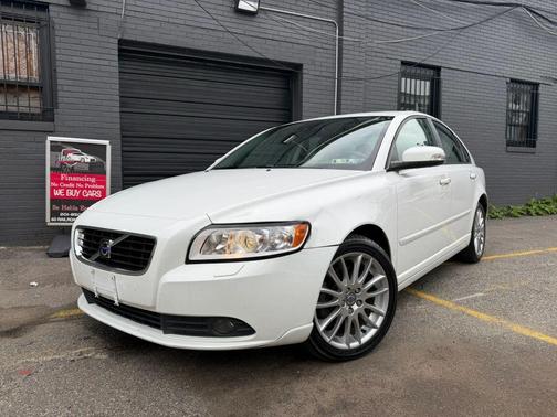 Ice White 2010 Volvo S40 2.4i