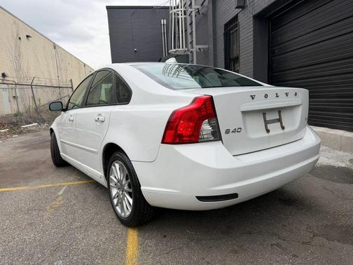 Ice White 2010 Volvo S40 2.4i