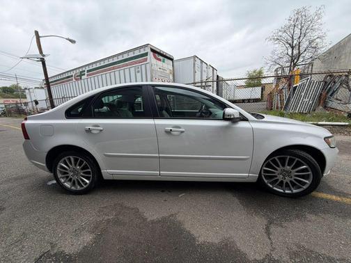 Ice White 2010 Volvo S40 2.4i