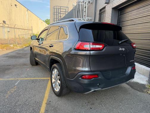 Granite Crystal Metallic Clearcoat 2016 Jeep Cherokee Sport