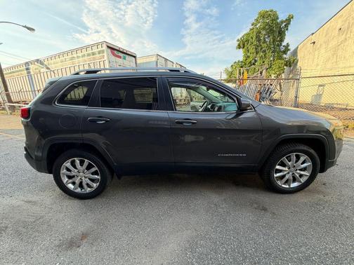 Granite Crystal Metallic Clearcoat 2016 Jeep Cherokee Sport
