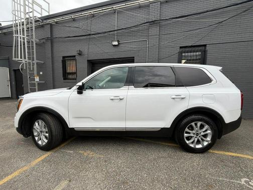 Glacial White Pearl 2022 Kia Telluride LX