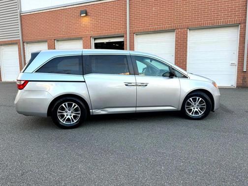 Alabaster Silver Metallic 2012 Honda Odyssey EX-L
