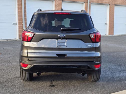Magnetic Metallic 2019 Ford Escape SE