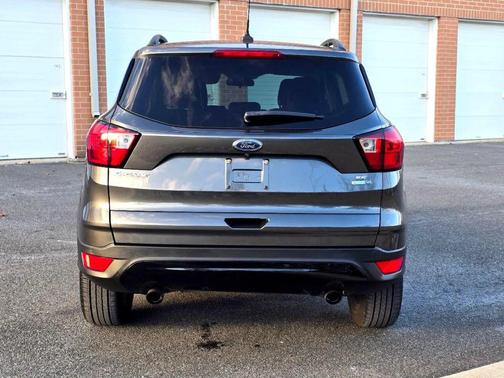 Magnetic Metallic 2019 Ford Escape SE
