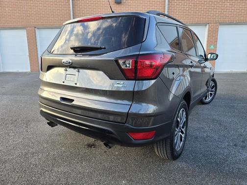 Magnetic Metallic 2019 Ford Escape SE