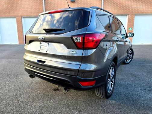 Magnetic Metallic 2019 Ford Escape SE
