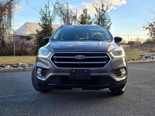 Magnetic Metallic 2019 Ford Escape SE