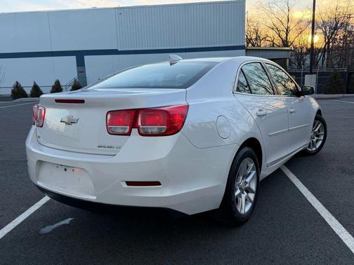 White 2016 Chevrolet Malibu Limited LT