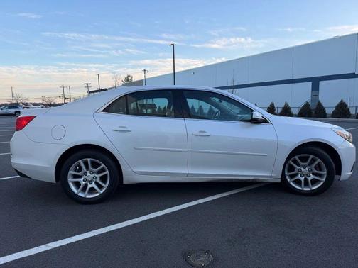 White 2016 Chevrolet Malibu Limited LT