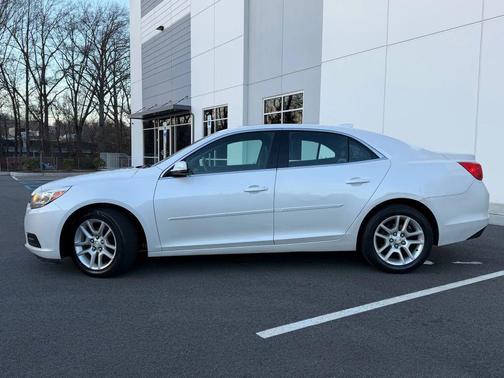 White 2016 Chevrolet Malibu Limited LT