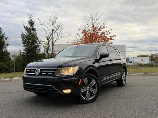 Deep Black Pearl 2021 Volkswagen Tiguan 2.0T SEL