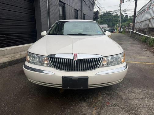 2001 Lincoln Continental Sedan 4D
