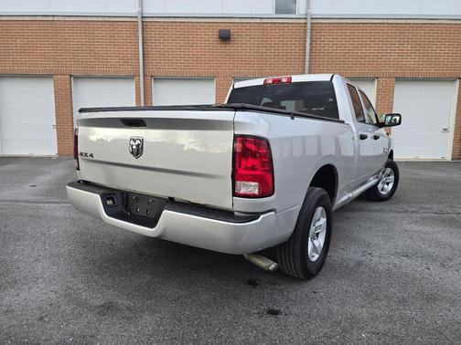 Brilliant Black Crystal Pearlcoat 2017 RAM 1500 Tradesman/Express