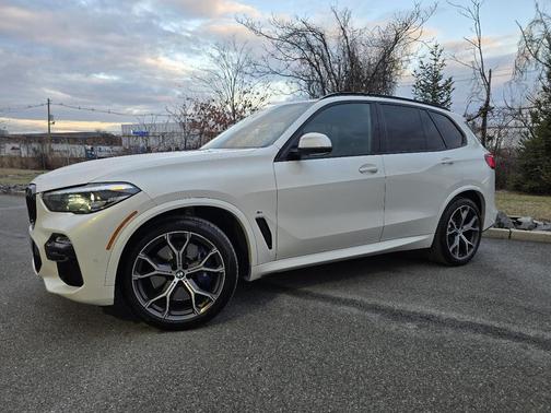 Mineral White Metallic 2020 BMW X5 M50i